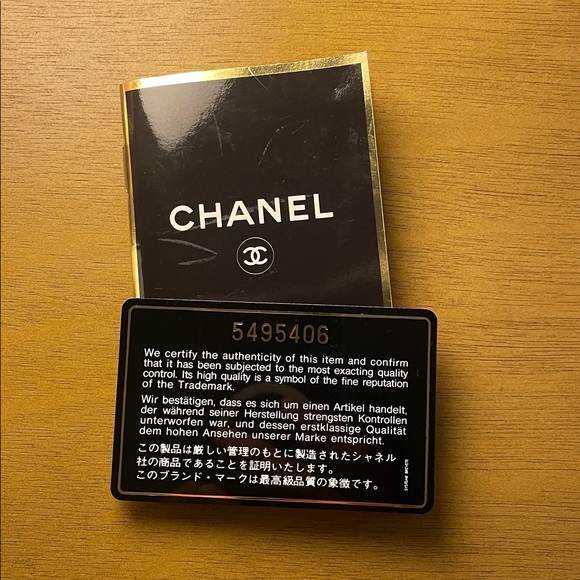 Vintage Chanel Classic Black Shoulder Bag with Gold Accents - Picture 13 of 15